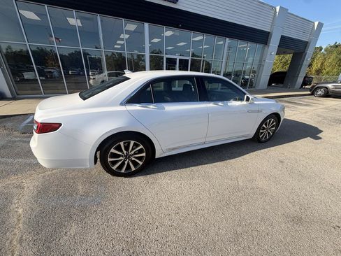 Used 2019 Lincoln Continental Premiere FWD image 4