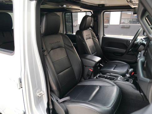 Used 2023 Jeep Wrangler Unlimited Sahara image 32