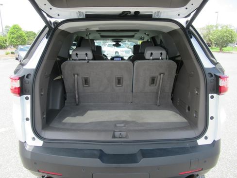 Used 2021 Chevrolet Traverse LT w/ LT Premium Package FWD image 40