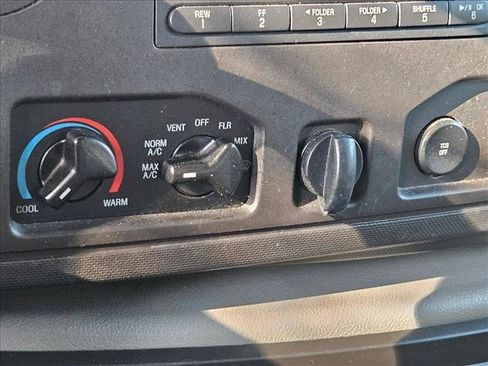 Used 2014 Ford E-350 and Econoline 350 XLT RWD image 14