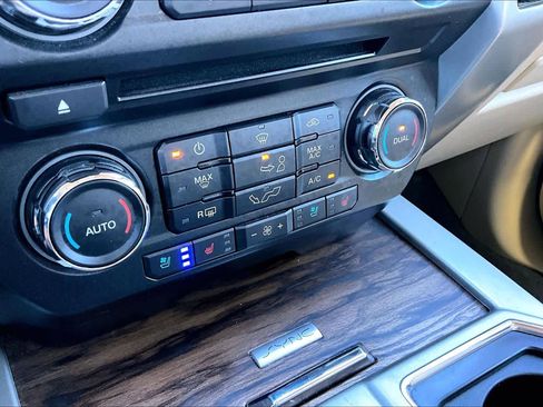 Used 2018 Ford F150 Lariat image 31