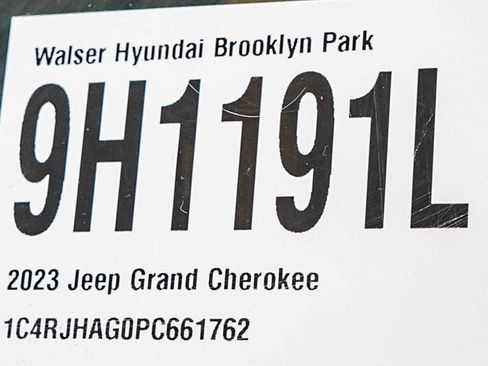 Used 2023 Jeep Grand Cherokee Laredo X AWD/4WD image 25