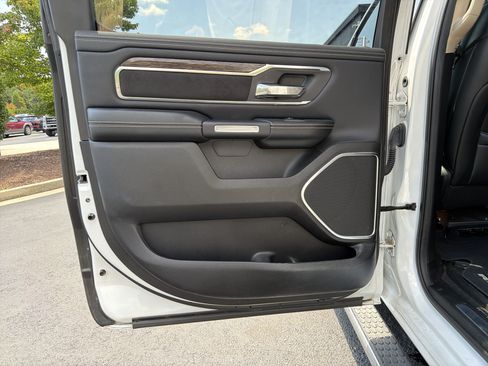 Used 2019 RAM 1500 Laramie AWD/4WD image 21