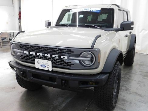 New 2025 Ford Bronco Badlands image 9