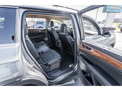 Used 2024 Volkswagen Atlas SE image 25