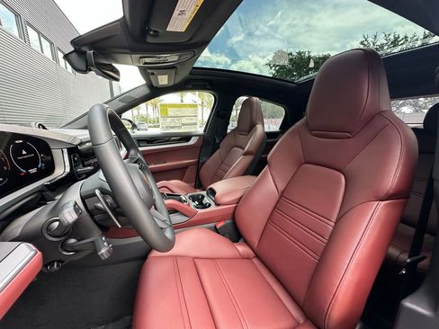 Used 2026 Porsche Cayenne E-Hybrid Coupe AWD/4WD image 5