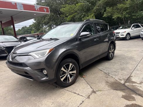 Used 2018 Toyota RAV4 XLE FWD image 2