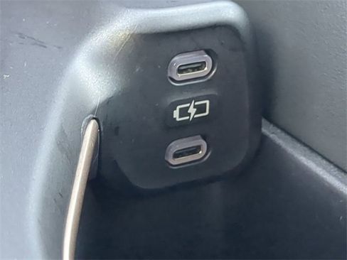 Used 2023 Toyota Crown Limited image 21