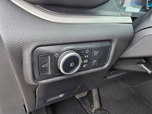 Used 2024 Ford Explorer XLT w/ Equipment Group 202A AWD/4WD image 21