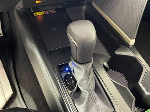 Used 2025 Toyota Camry SE w/ Convenience Package image 10