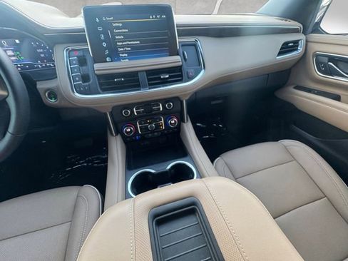 Used 2022 Chevrolet Tahoe Premier RWD image 3