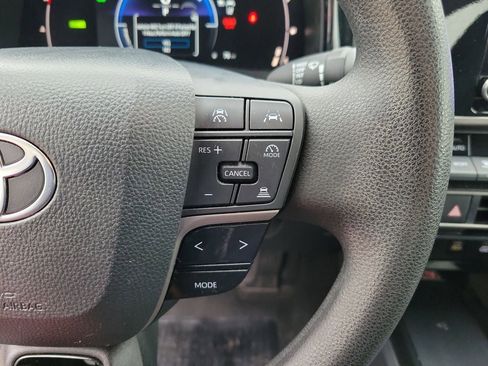 Used 2025 Toyota Camry LE FWD image 21