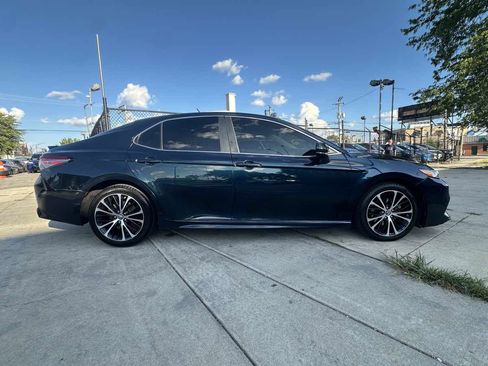 Used 2018 Toyota Camry SE FWD image 4