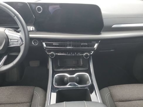 Used 2025 Chevrolet Traverse LT w/ Driver Confidence Package AWD/4WD image 10