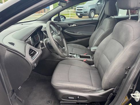 Used 2019 Chevrolet Cruze LT w/ Convenience Package FWD image 16
