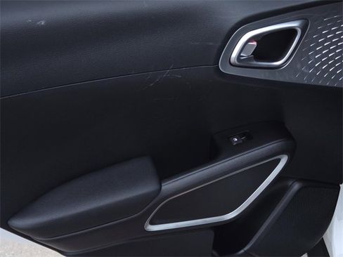 Certified 2024 Kia Soul S image 11