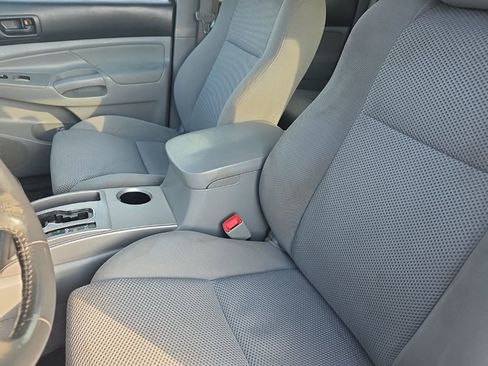 Used 2011 Toyota Tacoma PreRunner image 19