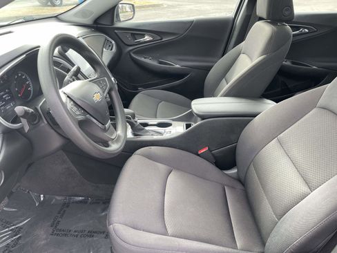 Used 2024 Chevrolet Malibu LT image 3