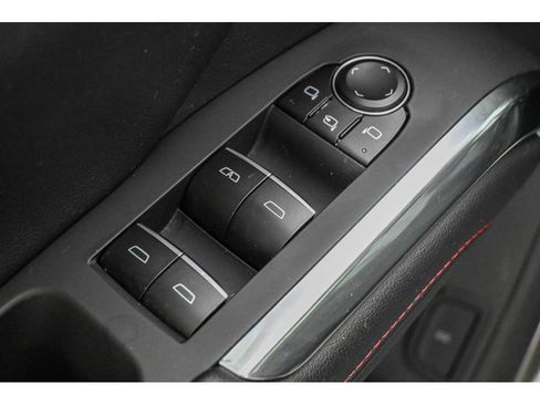 Used 2024 Chevrolet Traverse RS FWD image 36