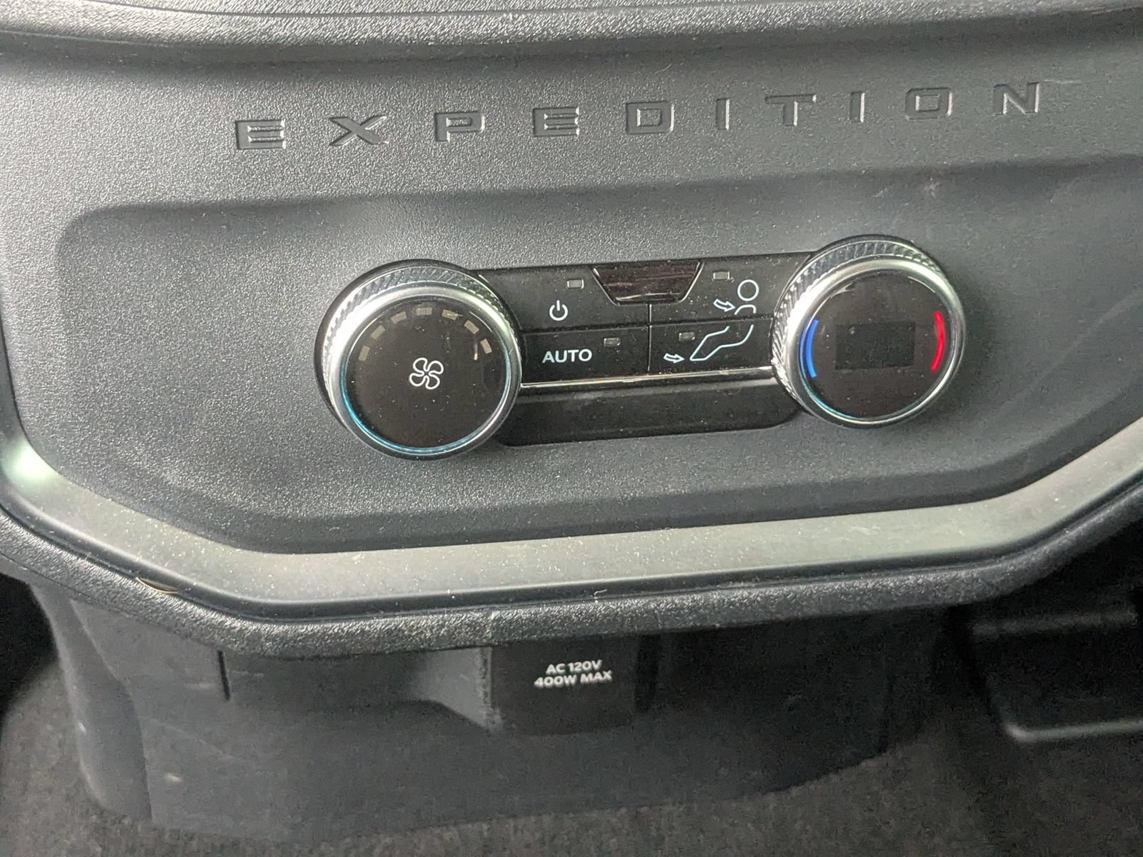 Used 2025 Ford Expedition Active RWD image 35