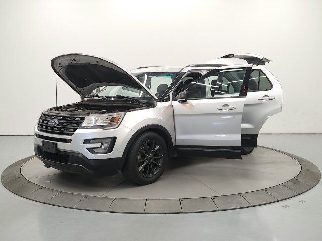 Used 2017 Ford Explorer XLT w/ Equipment Group 202A FWD image 11