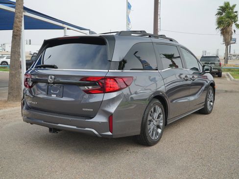 Used 2025 Honda Odyssey Touring image 5