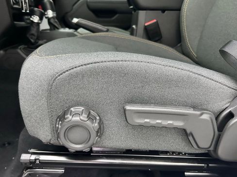 New 2025 Jeep Gladiator Sport image 15