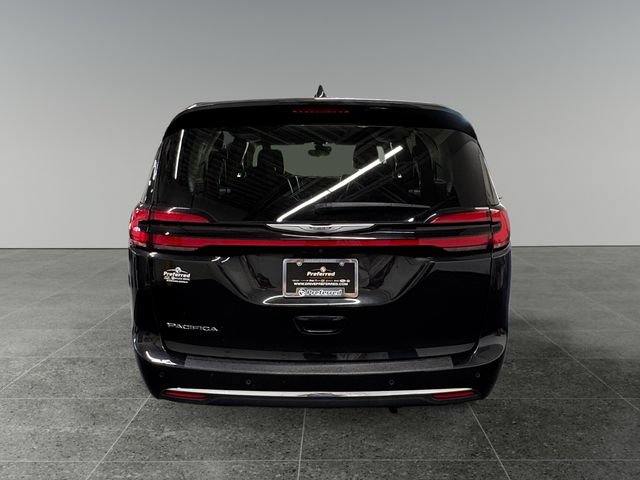 Used 2023 Chrysler Pacifica Touring-L FWD image 26