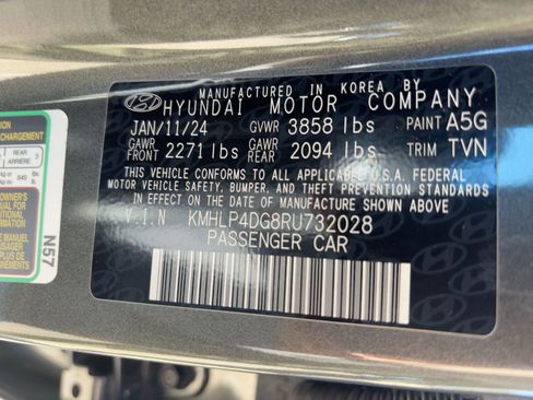 Used 2024 Hyundai Elantra Limited image 21