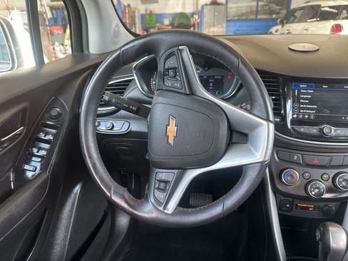 Used 2019 Chevrolet Trax LT w/ LT Convenience Package image 14