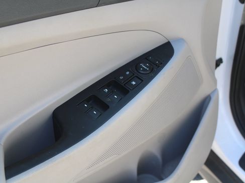 Used 2019 Hyundai Tucson Value FWD image 18