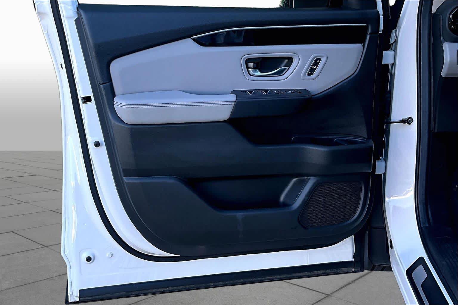 Used 2025 Honda Pilot Touring image 19