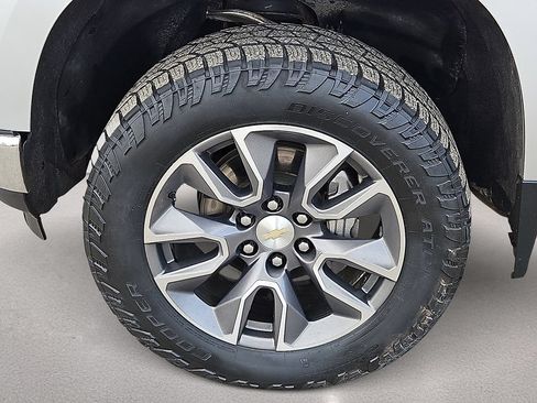 Used 2020 Chevrolet Silverado 1500 LT w/ Texas Edition RWD image 13