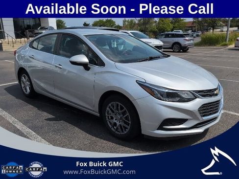 Used 2017 Chevrolet Cruze LT w/ Convenience Package FWD image 3