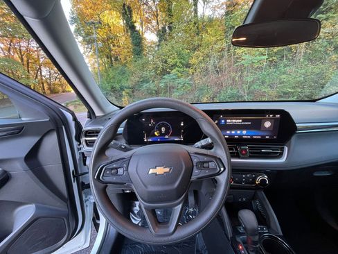 Used 2025 Chevrolet TrailBlazer LT image 30