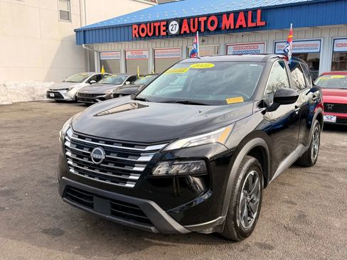 Used 2025 Nissan Rogue SV image 4