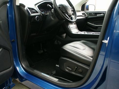 Used 2020 Ford Edge Titanium image 15