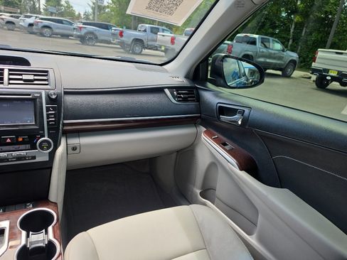 Used 2014 Toyota Camry XLE w/ Leather Package FWD image 21