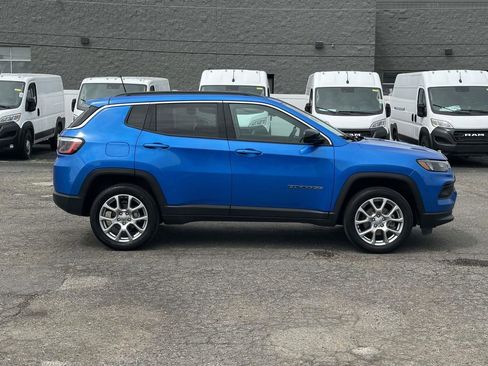 Used 2022 Jeep Compass Latitude AWD/4WD image 2