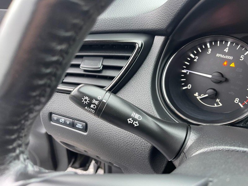 Used 2019 Nissan Rogue SV w/ Premium Package FWD image 27