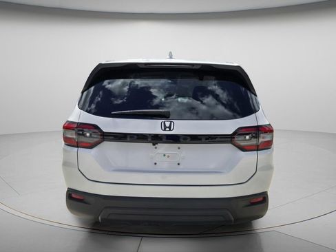 Used 2023 Honda Pilot LX image 6