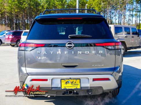 Used 2023 Nissan Pathfinder Platinum w/ Cargo Package image 6