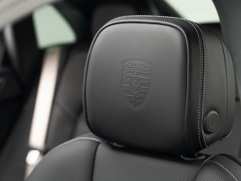 New 2026 Porsche Macan S image 18