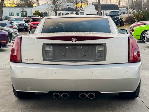 Used 2006 Cadillac XLR V image 4