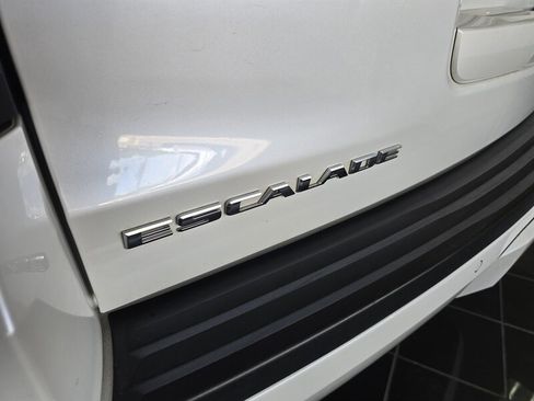 Used 2016 Cadillac Escalade ESV Premium AWD/4WD image 36