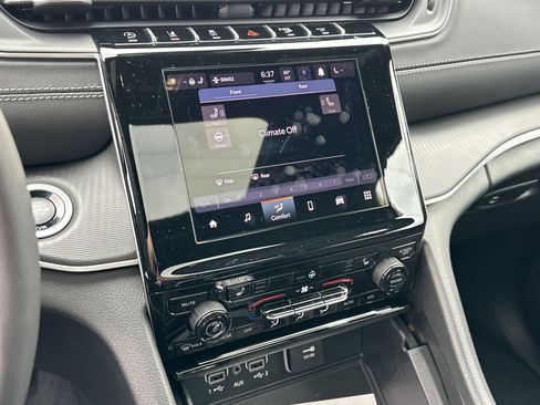 New 2025 Jeep Grand Cherokee L Altitude image 6