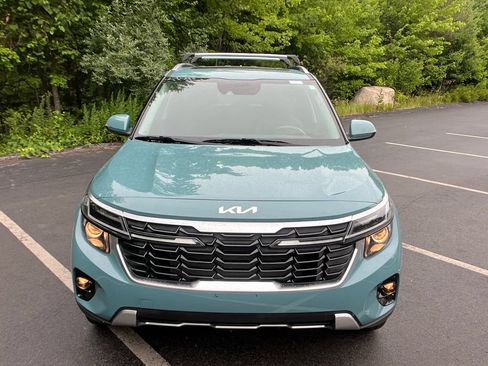 Used 2024 Kia Seltos EX AWD/4WD image 3