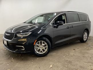 Used 2023 Chrysler Pacifica Touring-L video 1