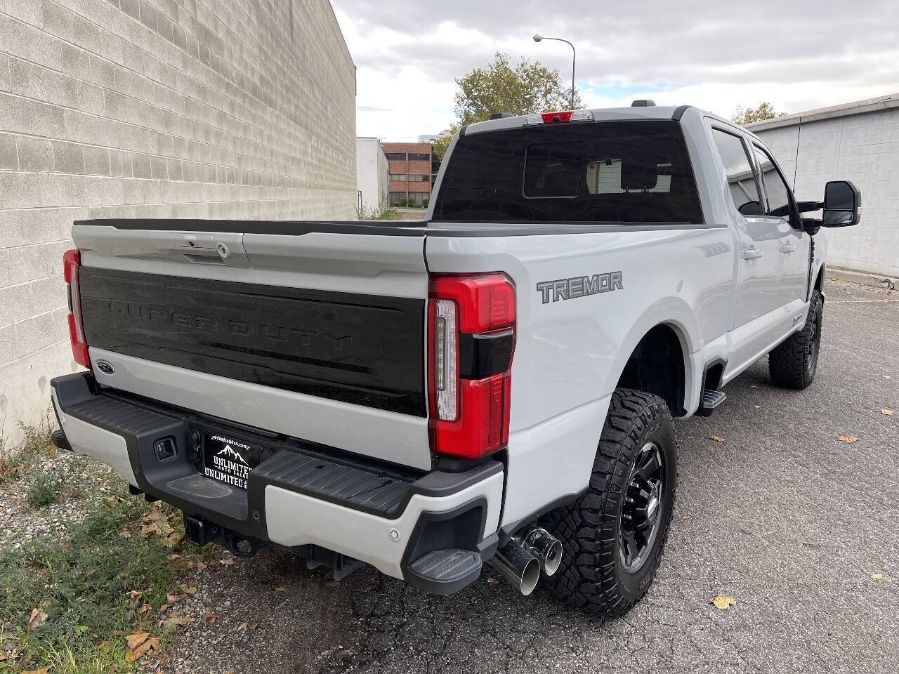 Used 2026 Ford F350 Platinum w/ Tremor Off-Road Package AWD/4WD image 4