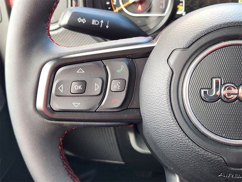 Used 2024 Jeep Wrangler Rubicon image 16